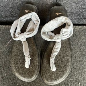 “Sanuk” ladies sandals, never been worn, size 10